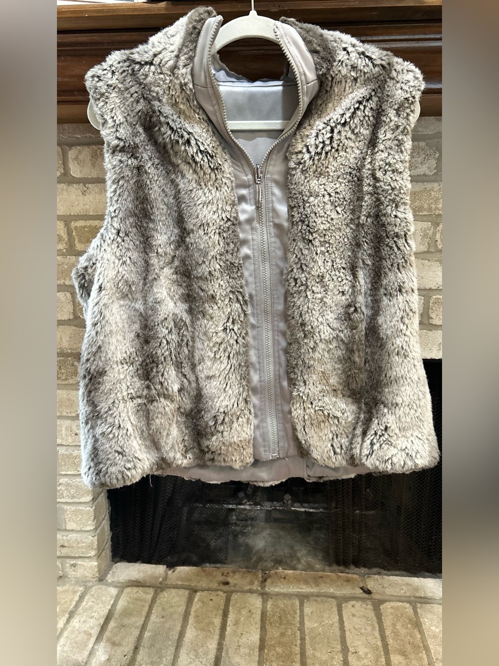 Faux Fur Zip-Front Vest - Light Gray EUC